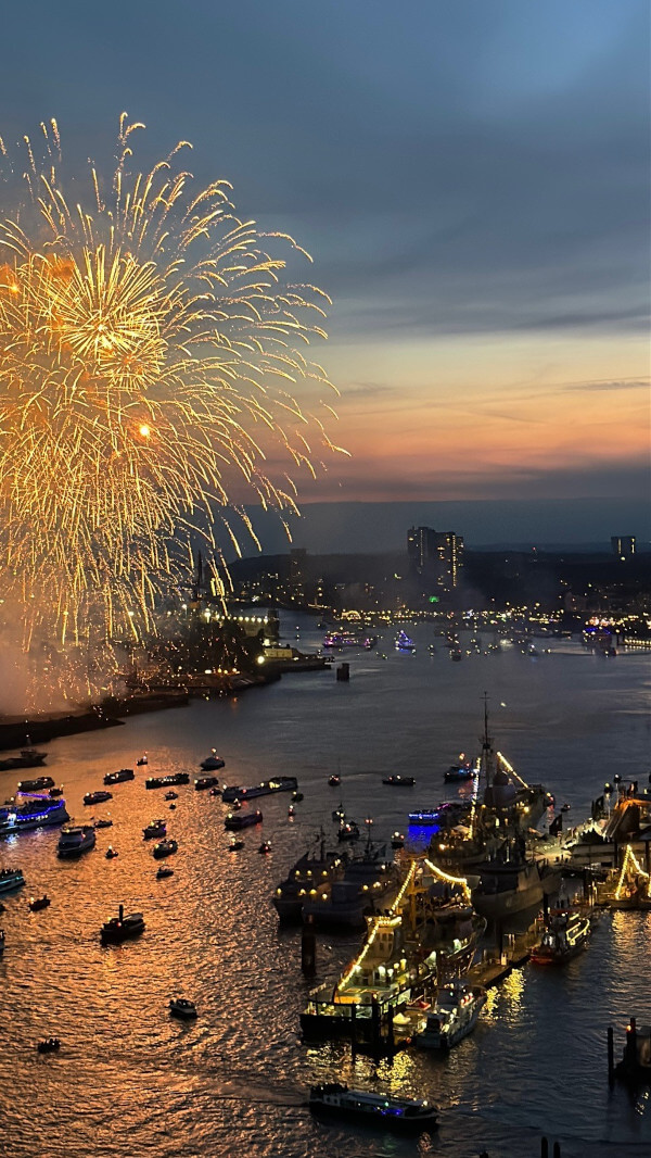 Feuerwerk Hamburger Hafengeburtstag