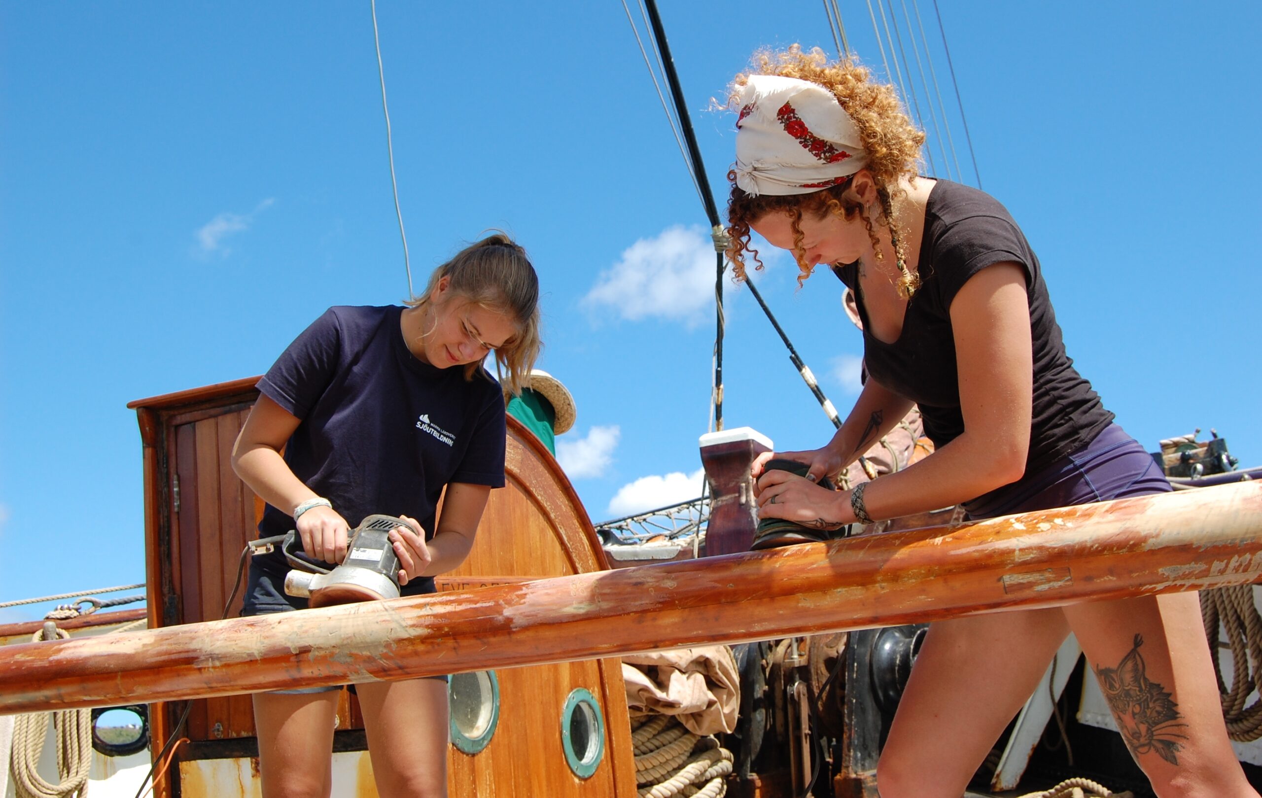 Schiffbau Bootsbau Bearbeitung einer Rah Holzarbeiten