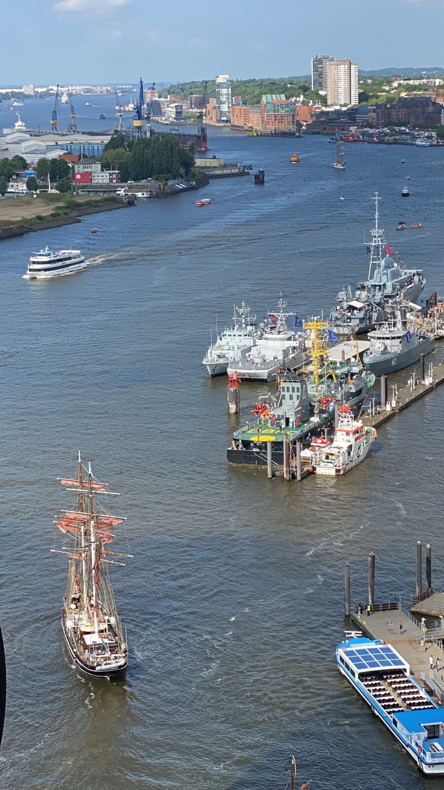 Hamburger Hafengeburtstag Elbphilharmonie Plaza
