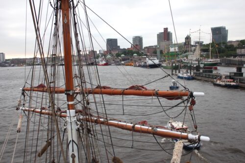 Hamburger Hafengeburtstag Abendfahrt auf der Elbe, St. Pauli Landungsbrücken